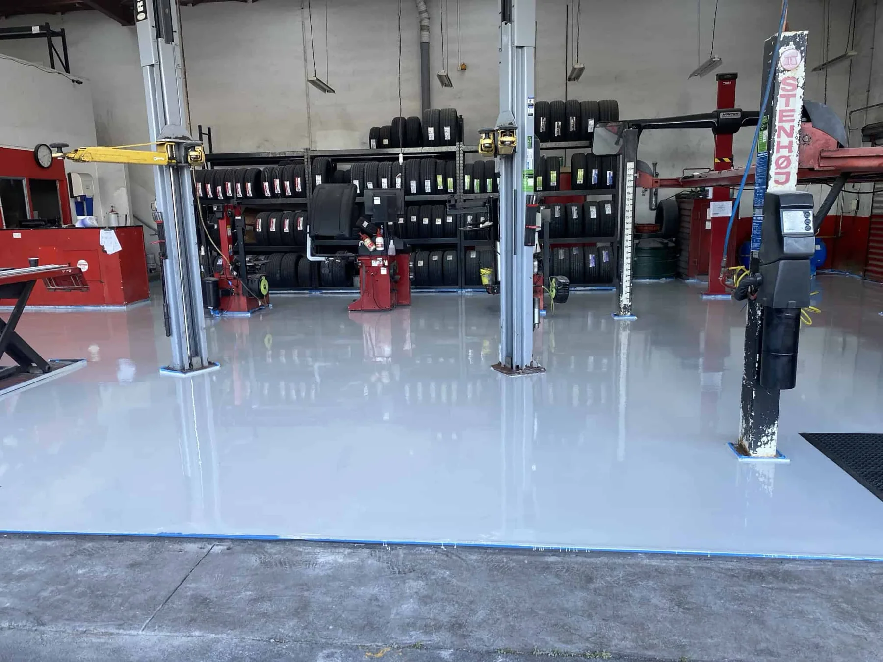 Finished light-grey coated floor in an Auckland automotive workshop
